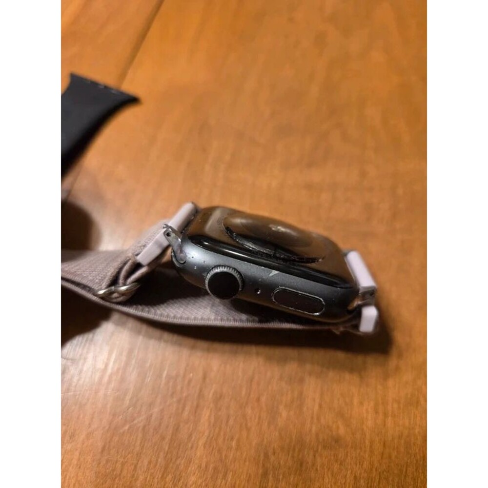 Apple Watch Series 4 Nike 44mm GPS Black Beige Band Fully Functional - Picture 5 of 6